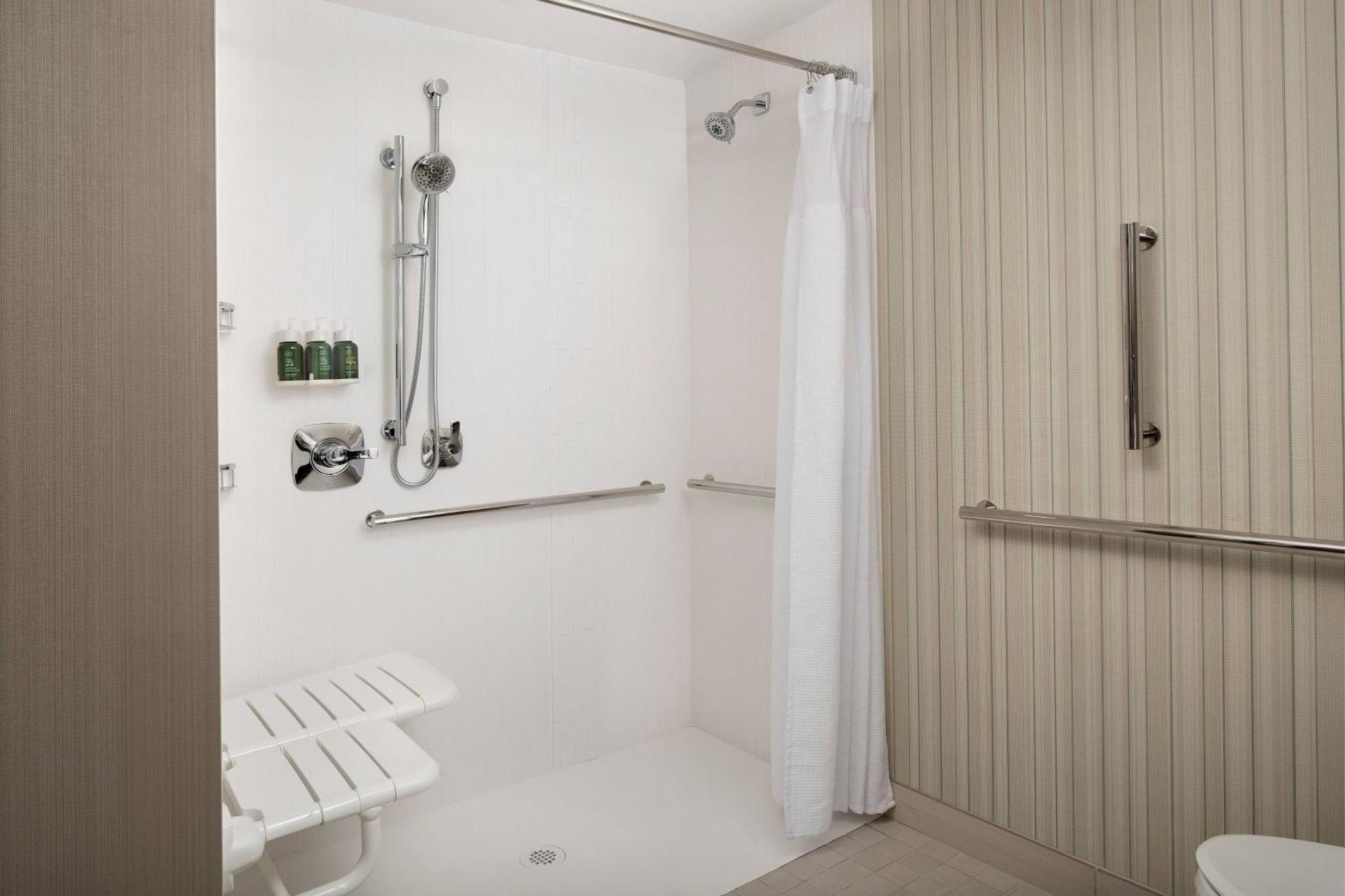Courtyard Portland East Hotel 3*
