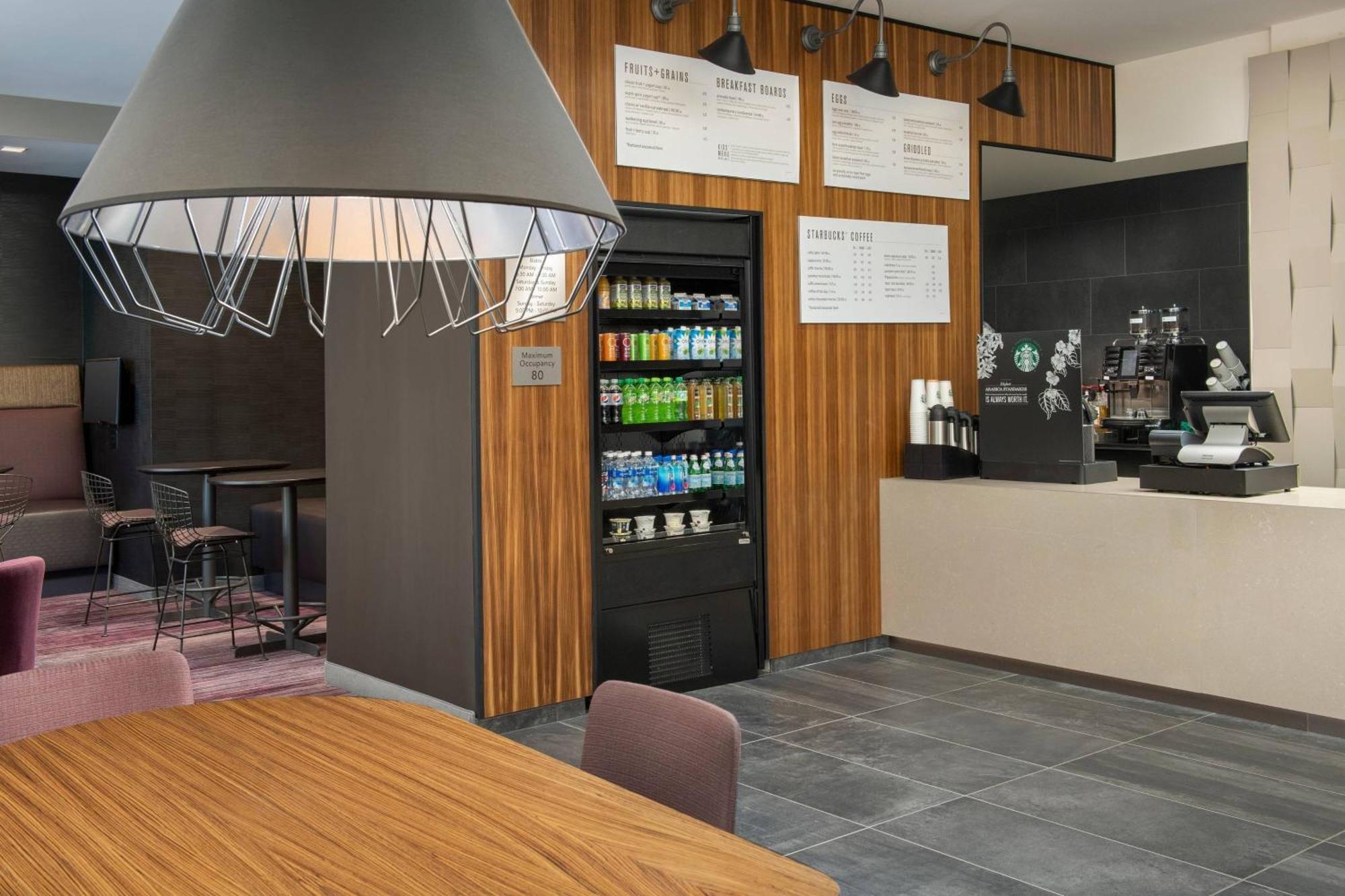 Hotel Courtyard Portland East 3*
